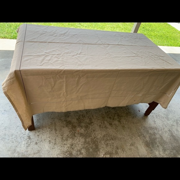 Table Cloths - Picture 2 of 8